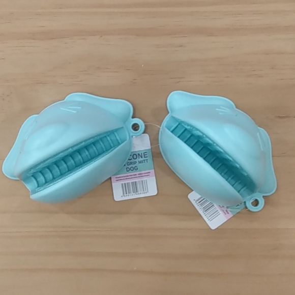 Pair of New Silicone Oven Mitt Grip Dog - Picture 2 of 6